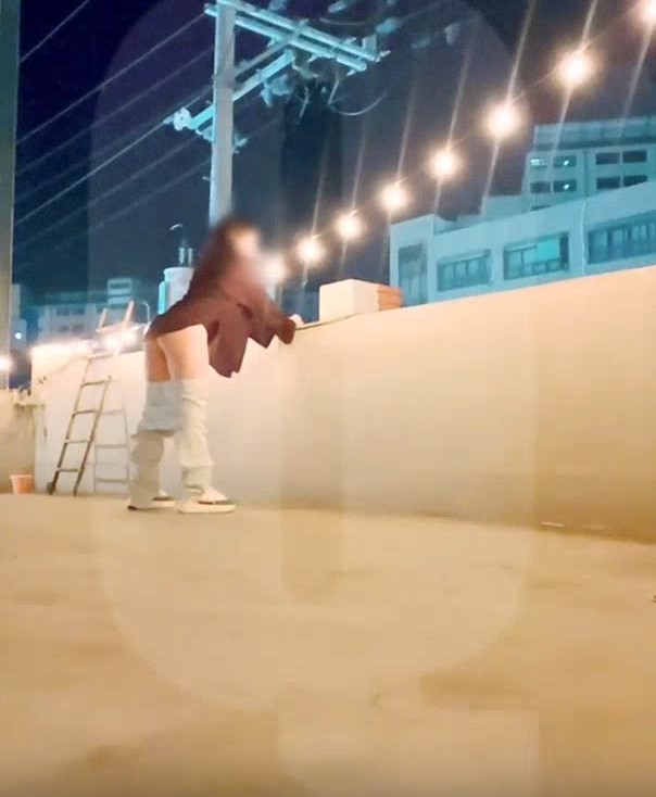 야외섹스를 즐기는 낭만있는 변태커플
