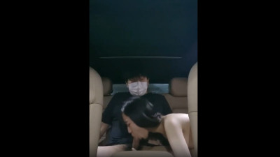 차 안에서 즐기는 20대 커플 [레드걸 한국야동,최신야동,무료야동]