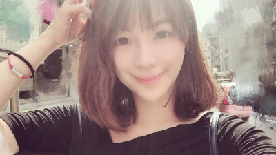 레드걸[서양야동] 젊은 학생 네이선 브론슨은 그의 글래머러스한 집주인 라이언 킬리의 유혹에 빠졌습니다.